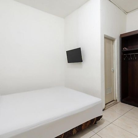 Oyo Life 2108 Griya Aisyah Residence Surabaya Buitenkant foto