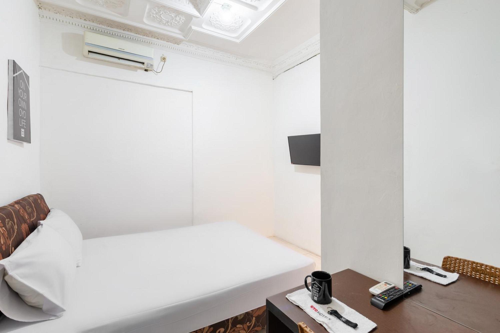 Oyo Life 2108 Griya Aisyah Residence Surabaya Buitenkant foto