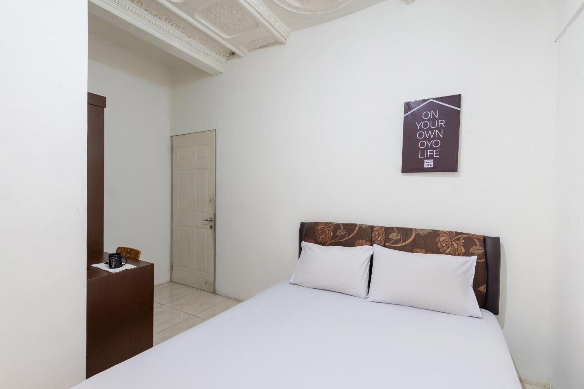 Oyo Life 2108 Griya Aisyah Residence Surabaya Buitenkant foto