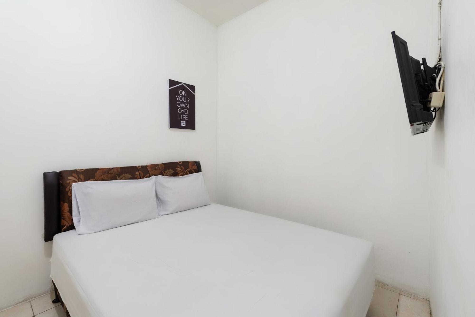 Oyo Life 2108 Griya Aisyah Residence Surabaya Buitenkant foto