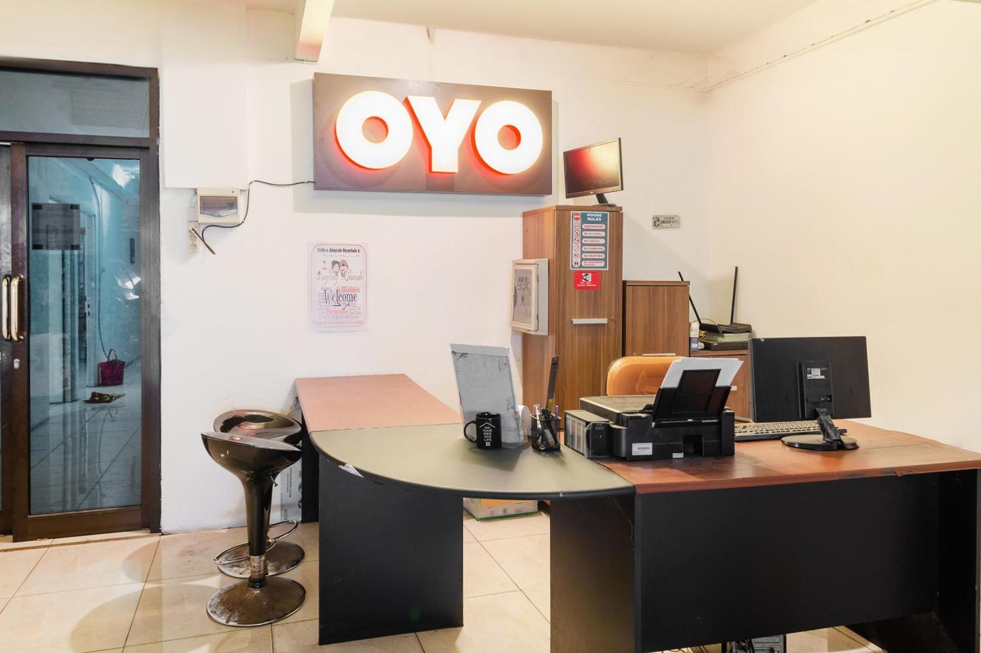 Oyo Life 2108 Griya Aisyah Residence Surabaya Buitenkant foto