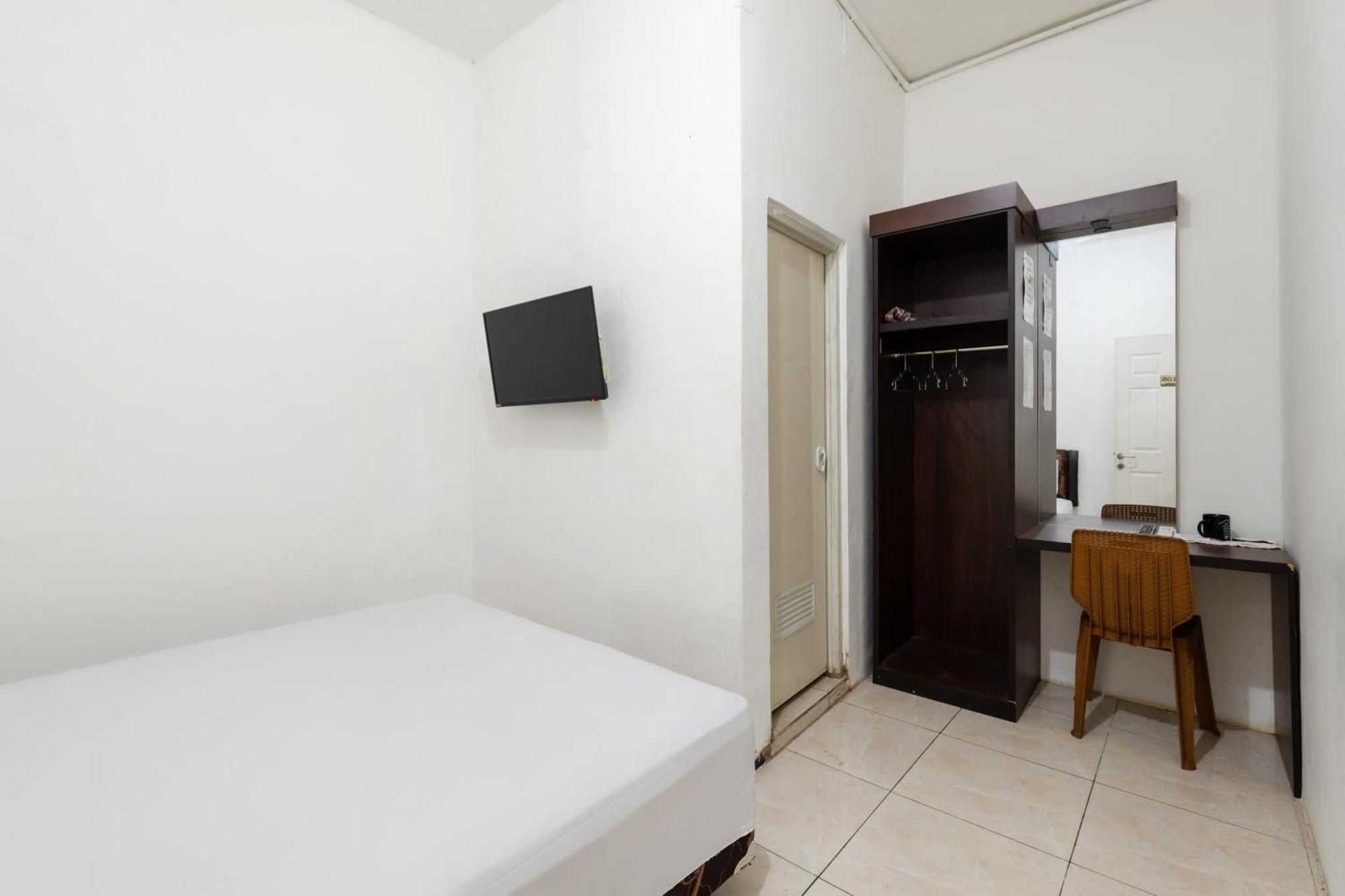 Oyo Life 2108 Griya Aisyah Residence Surabaya Buitenkant foto