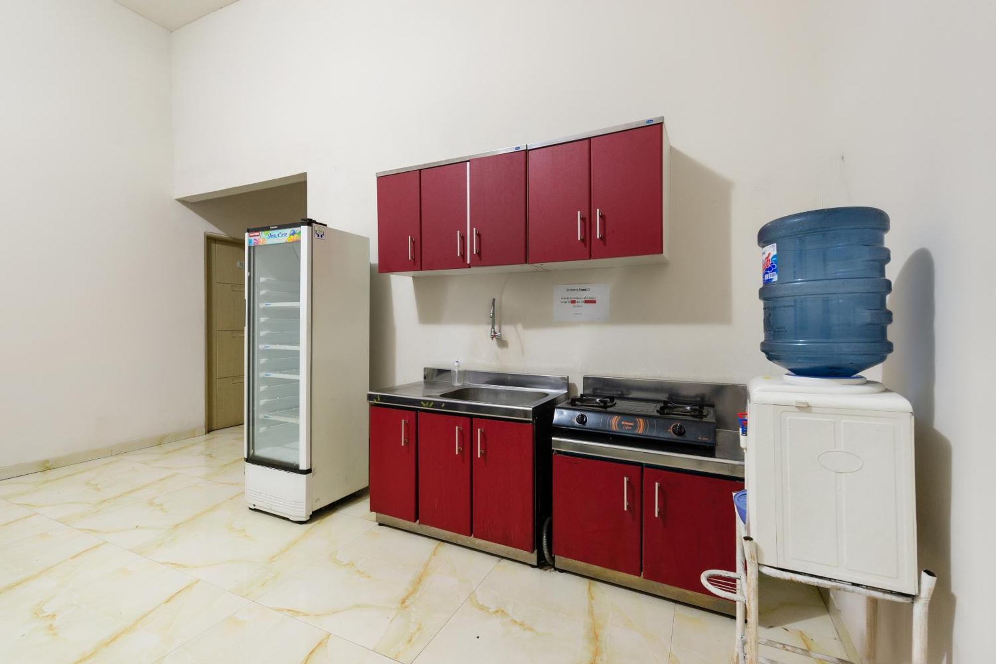 Oyo Life 2108 Griya Aisyah Residence Surabaya Buitenkant foto