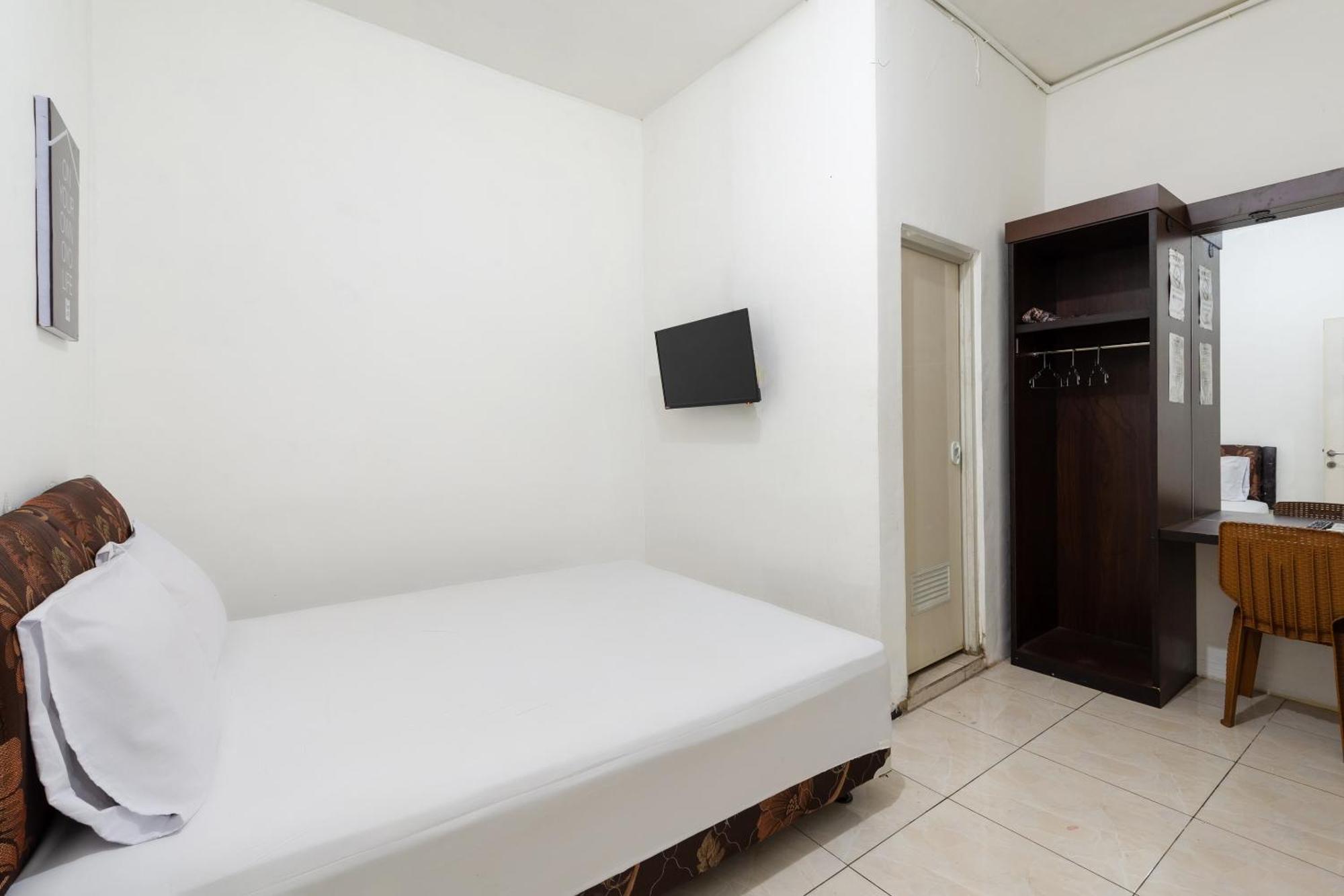 Oyo Life 2108 Griya Aisyah Residence Surabaya Buitenkant foto